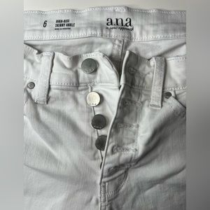 High-Rise Skinny jeans